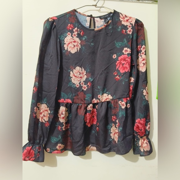 Blue and black coloured floral printed tops from luxury brand new look and shein - Picture 10 of 10